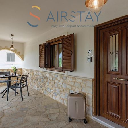 Ryze Apartments Airport By Airstay Артеміда Екстер'єр фото