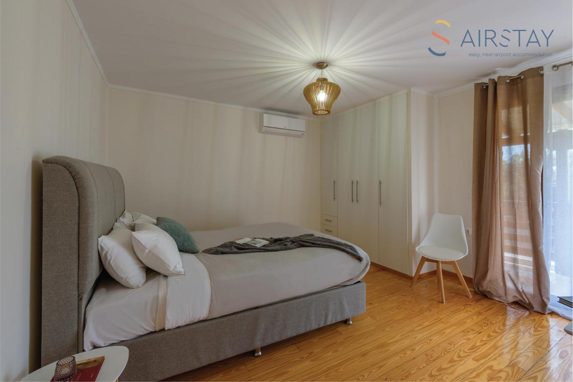 Ryze Apartments Airport By Airstay Артеміда Екстер'єр фото